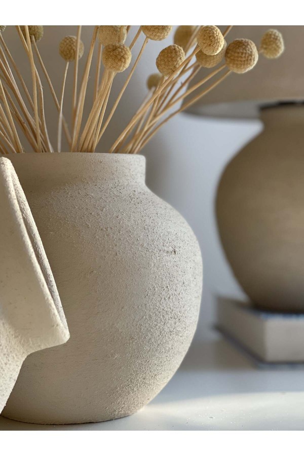 LARA DOKULU VE MAT VAZO