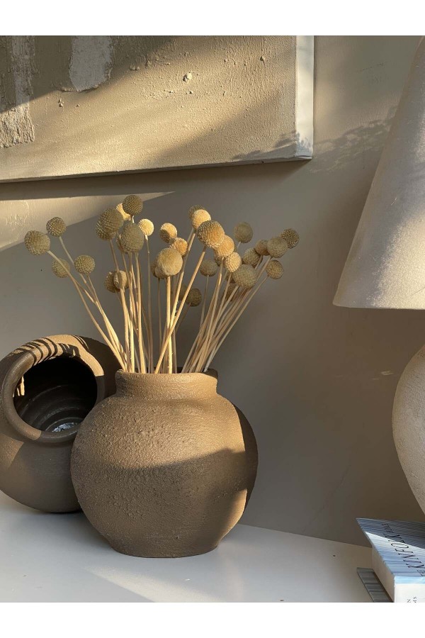 LARA DOKULU VE MAT VAZO