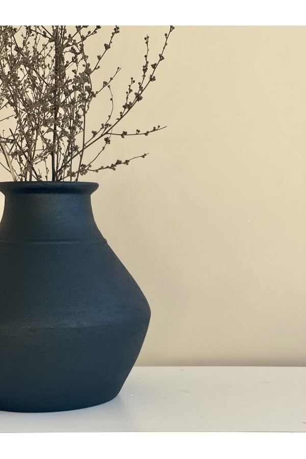 LOCCA DOKULU VE MAT VAZO SİYAH