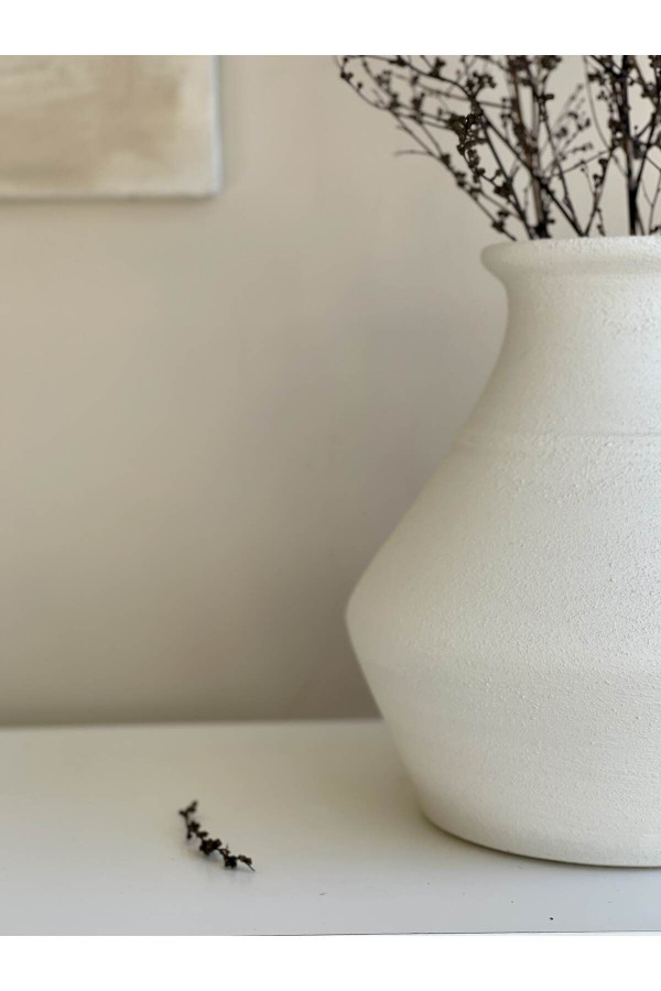 LOCCA DOKULU VE MAT VAZO KIRIK BEYAZ