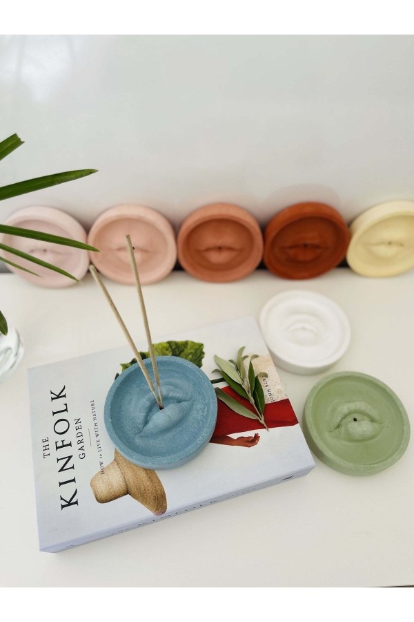 Dudak Formlu Beton Tütsülük Mavi