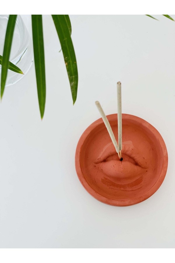Dudak Formlu Beton Tütsülük Terracotta